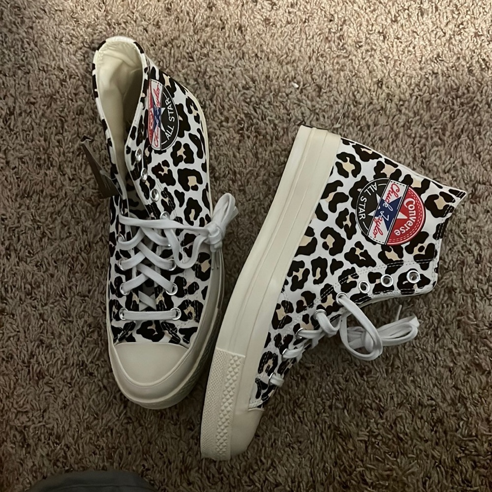 Brand new cheetah converse never worn